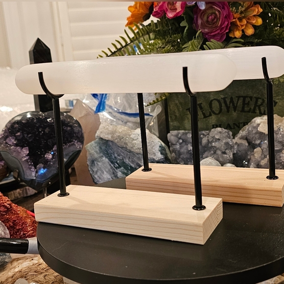 COPY - Selenite Bracelet Stand and cleanser 7.2" x 5.0" - Picture 2 of 5